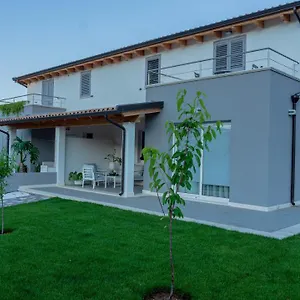  Bed & Breakfast Montrabu